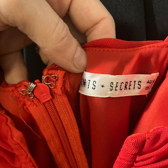 Elegant Red Mini Dress - Picture 5 of 5